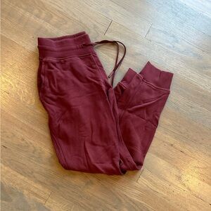 Lululemon women’s Joggers, Size 6